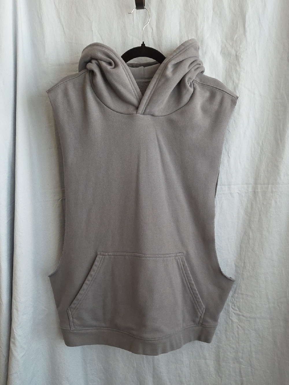 G497. Alo Mens Renown Sleeveless Hoodie in Blue Gray - Size L(?)